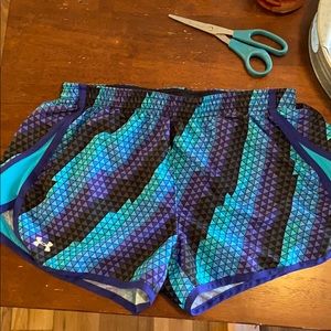 Under Armour Size medium Athletic Shorts